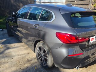 2021 BMW 1 серии 116d III (F40), серый, 1870000 рублей, вид 5