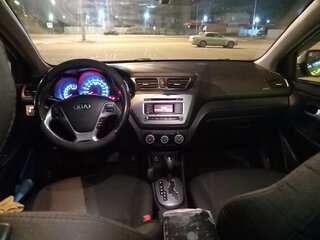 2017 Kia Rio III Рестайлинг, серебристый, 600000 рублей, вид 2