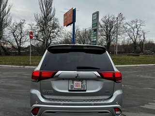 2019 Mitsubishi Outlander PHEV III Рестайлинг 3, серый, 2650000 рублей, вид 5