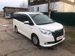 2014 Toyota Noah III (R80), белый, 1799000 рублей, вид 3