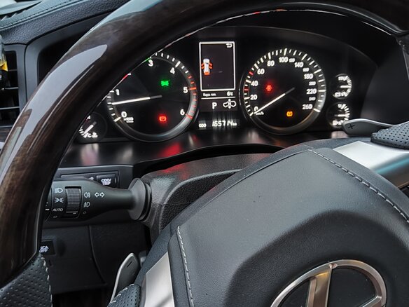 2016 Lexus LX 450d III Рестайлинг 2, синий, 6650000 рублей - вид 13