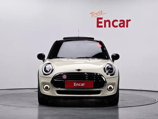 2021 Mini Hatch Cooper III (F55/F56) Рестайлинг, бежевый, 1750000 рублей, вид 3