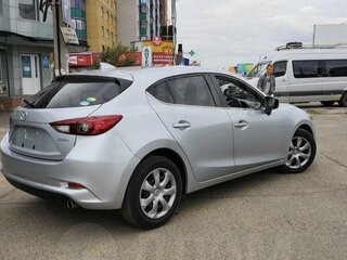 2017 Mazda Axela III Рестайлинг, серебристый, 1580000 рублей, вид 3