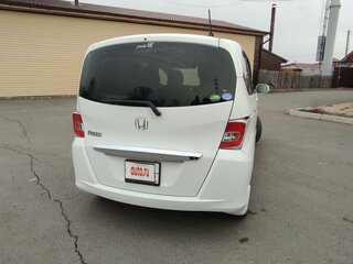 2014 Honda Freed I Рестайлинг, белый, 1280000 рублей, вид 3