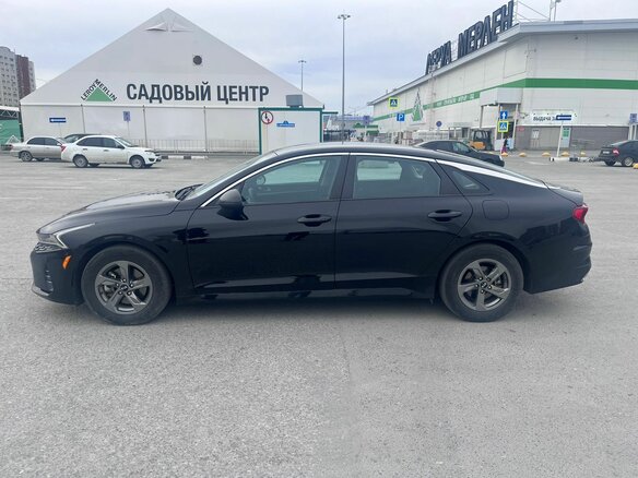 2021 Kia K5 III, чёрный, 2650000 рублей - вид 3