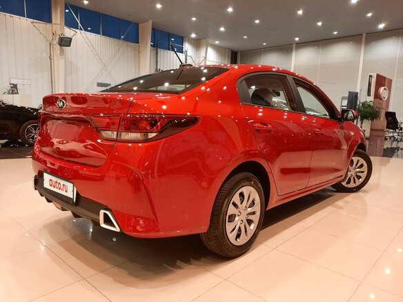 2021 Kia Rio IV Рестайлинг, красный - вид 4