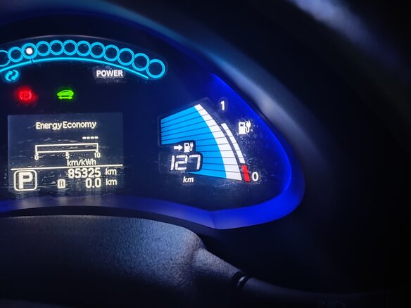 2011 Nissan Leaf (EM61) I (ZE0/AZE0), чёрный, 1200000 рублей - вид 7