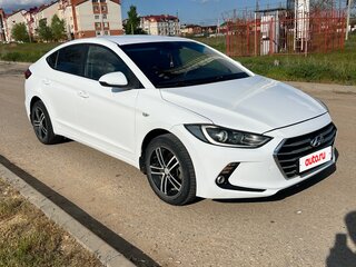 2018 Hyundai Elantra VI (AD), белый, 990000 рублей, вид 3