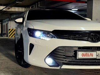 2015 Toyota Camry VII (XV50) Рестайлинг, белый, 2400000 рублей, вид 3