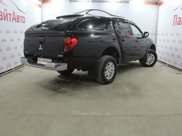 2013 Mitsubishi L200 IV, чёрный - вид 3