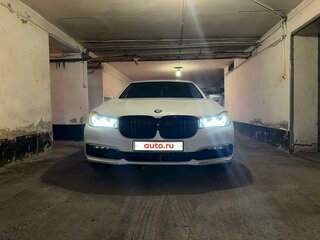 2017 BMW 7 серии Long 740Le xDrive VI (G11/G12), белый, 6500000 рублей, вид 3