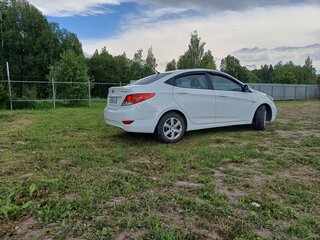 2013 Hyundai Solaris I, белый, 685000 рублей, вид 4
