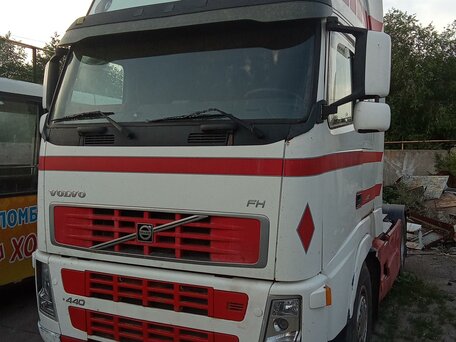2011 Volvo FH, белый, 3300000 рублей, вид 1