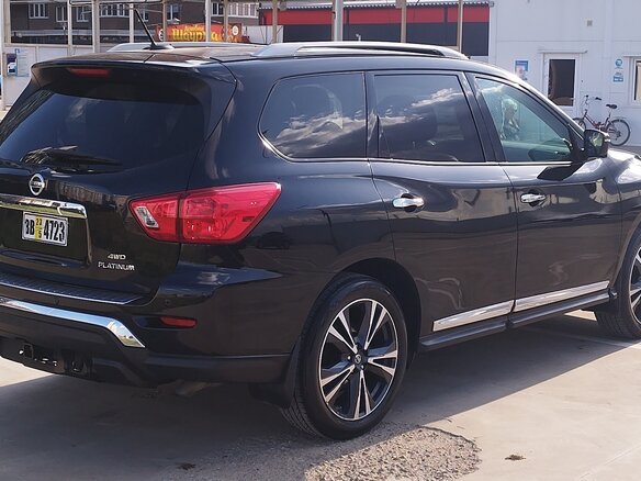 2017 Nissan Pathfinder IV Рестайлинг, чёрный, 2000000 рублей - вид 2