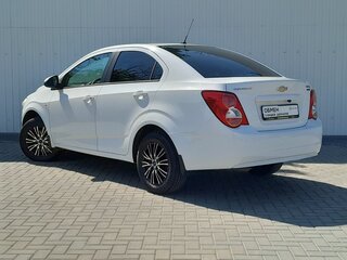 2014 Chevrolet Aveo II, белый, 749000 рублей, вид 3
