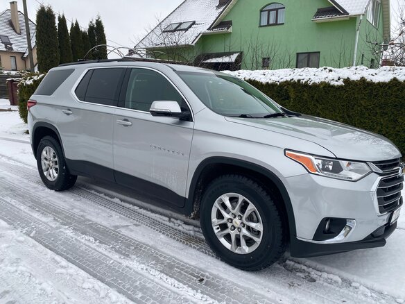 2018 Chevrolet Traverse II, серебристый, 2250000 рублей - вид 5