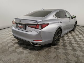 2021 Lexus ES 350 VII Рестайлинг, серый, 4400000 рублей, вид 5