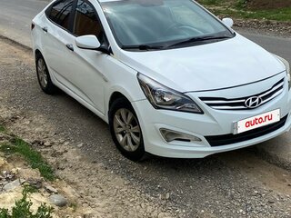 2014 Hyundai Solaris I Рестайлинг, белый, 700000 рублей, вид 5