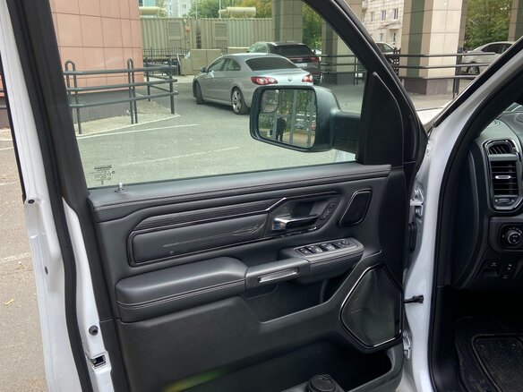 2023 Ram 1500 Quad Cab eTorque V, коричневый, 11300000 рублей - вид 16