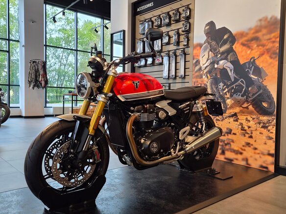 2026 Triumph Speed Twin, оранжевый, 2570000 рублей - вид 2