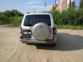 2002 Mitsubishi Pajero III, серебристый, 950000 рублей, вид 3