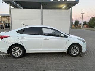2017 Hyundai Solaris II, белый, 1300000 рублей, вид 2