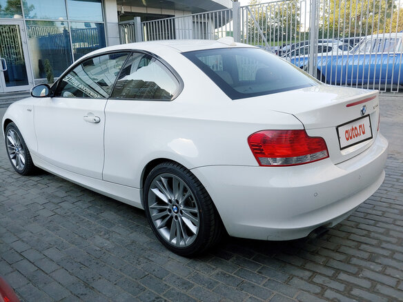 2009 BMW 1 серии 123d I (E81/E82/E87/E88) Рестайлинг, белый - вид 3