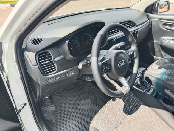 2017 Kia Rio IV, белый, 1490000 рублей - вид 10
