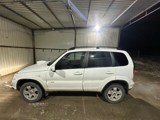2013 Chevrolet Niva I Рестайлинг, белый, 600000 рублей, вид 3
