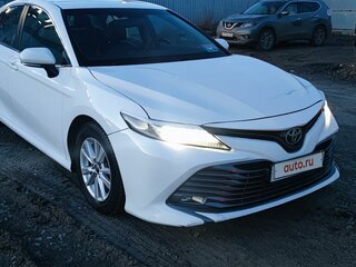 2019 Toyota Camry VIII (XV70), белый, 2100000 рублей, вид 2