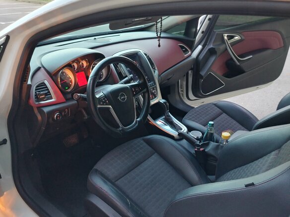 2014 Opel Astra GTC J Рестайлинг, белый, 750000 рублей - вид 12