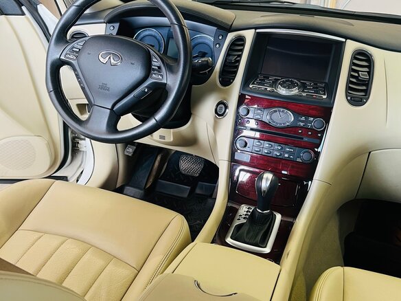 2016 Infiniti QX50 I Рестайлинг, белый, 2200000 рублей - вид 21