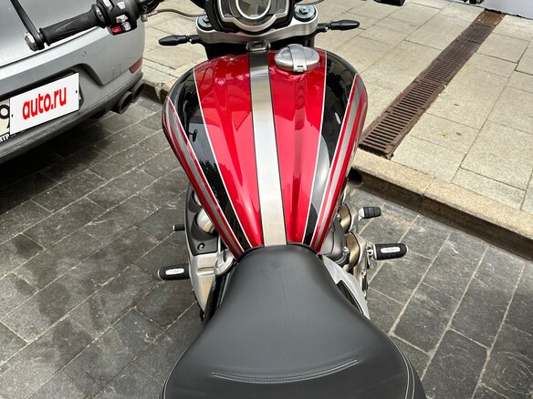 2023 Triumph Rocket 3, красный, 2450000 рублей - вид 6