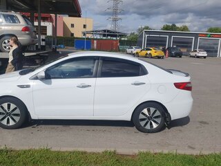 2012 Kia Rio 4-speed III, белый, 515000 рублей, вид 4
