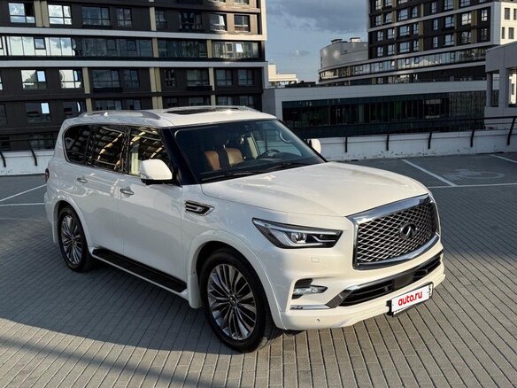 2021 Infiniti QX80 I Рестайлинг 3, белый, 6500000 рублей - вид 5
