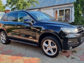 2012 Volkswagen Touareg II, чёрный, 3500000 рублей, вид 3