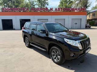 2013 Toyota Land Cruiser Prado 4-speed 150 Series Рестайлинг 1, чёрный, 2800000 рублей, вид 4
