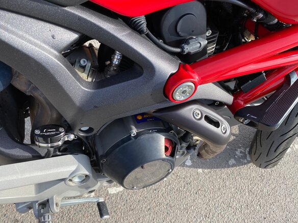 2010 Ducati Monster 1100, красный - вид 12