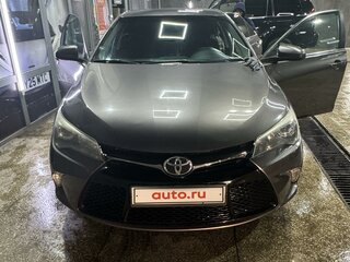 2017 Toyota Camry VII (XV50) Рестайлинг 2, серый, 2400000 рублей, вид 4