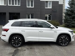 2022 Skoda Kodiaq I Рестайлинг, белый, 3350000 рублей, вид 2