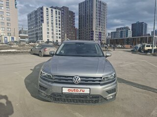 2018 Volkswagen Tiguan II, серебристый, 2400000 рублей, вид 2