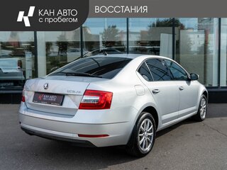 2018 Skoda Octavia III (A7) Рестайлинг, серебристый, 1960300 рублей, вид 3
