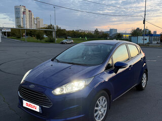 2016 Ford Fiesta Mk6 Рестайлинг, синий, 880000 рублей, вид 1
