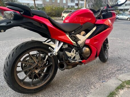 2014 Honda VFR 800, красный, 725000 рублей, вид 3