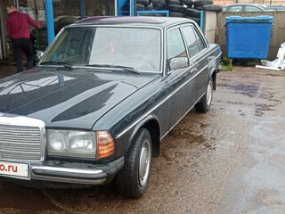 1983 Mercedes-Benz W123 300, зелёный, 355000 рублей, вид 2
