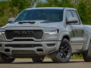 2026 Ram 1500 Rumble Bee V Рестайлинг, серый, 11210706 рублей, вид 1