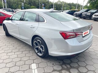 2021 Chevrolet Malibu IX Рестайлинг, серебристый, 1120000 рублей, вид 5