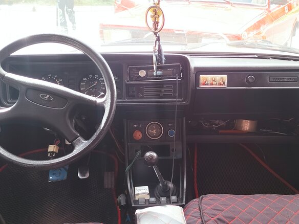 2002 Lada (ВАЗ) 2105, белый, 115000 рублей - вид 9