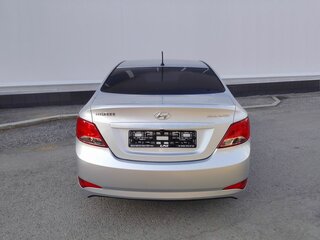 2014 Hyundai Solaris I Рестайлинг, серебристый, 929000 рублей, вид 4