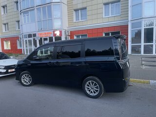 2014 Toyota Voxy III (R80), синий, 2100000 рублей, вид 4